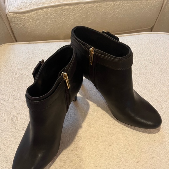 Vince Camuto leather bootie 🍫 - Picture 3 of 8